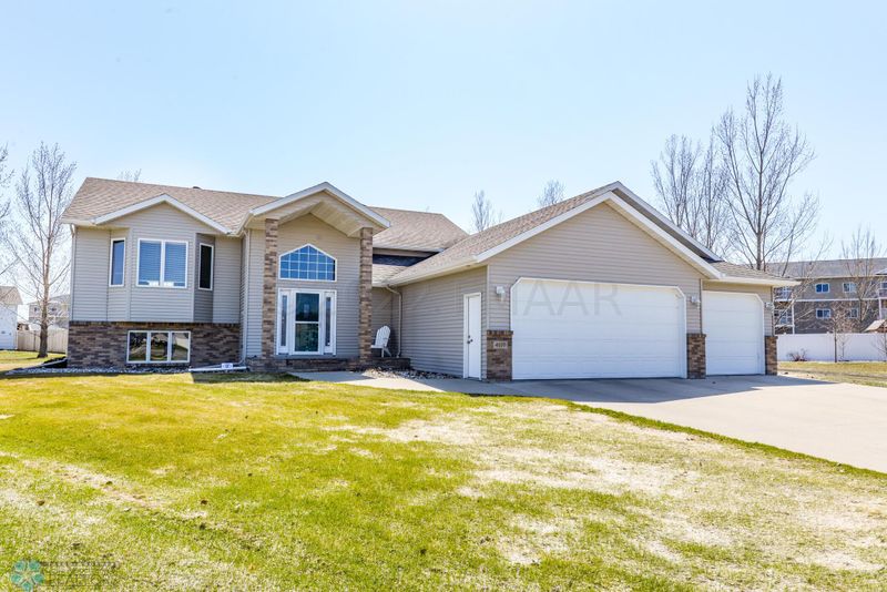 4110 9th St S, Moorhead, MN 56560