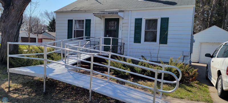 1523 4th Ave S, Moorhead, MN 56560