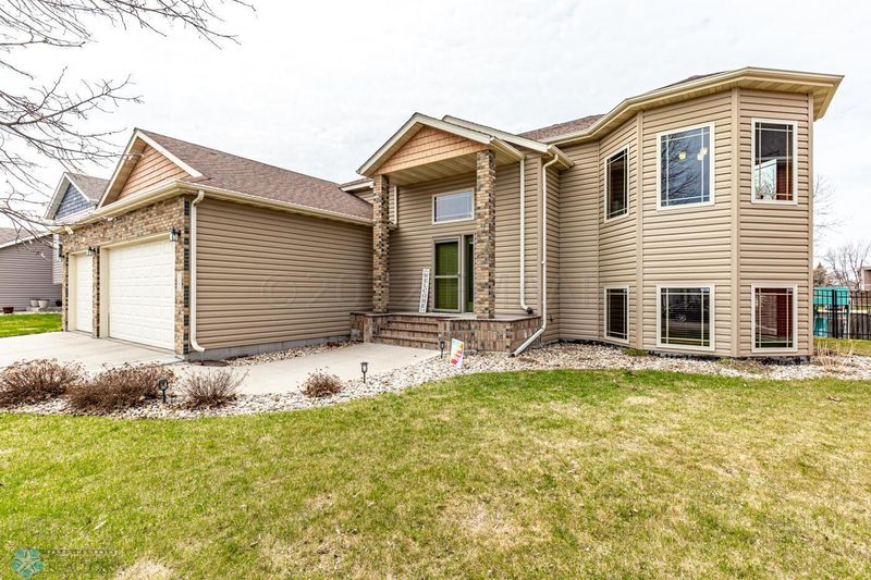 1309 35 Street Cir S, Moorhead, MN 56560