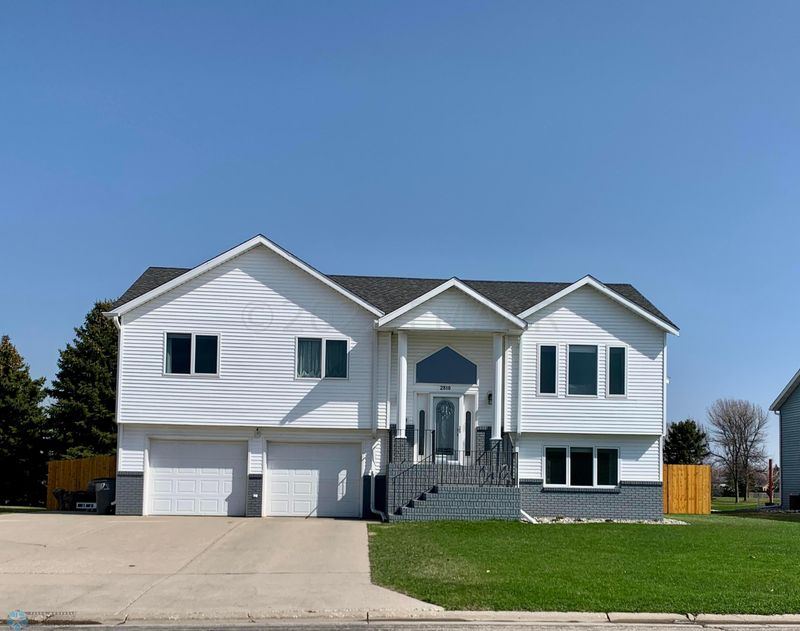 2810 29th Ave S, Moorhead, MN 56560