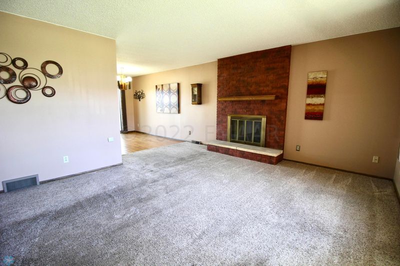 928 Belsly Blvd, Moorhead, MN 56560