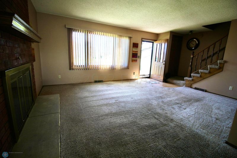 928 Belsly Blvd, Moorhead, MN 56560