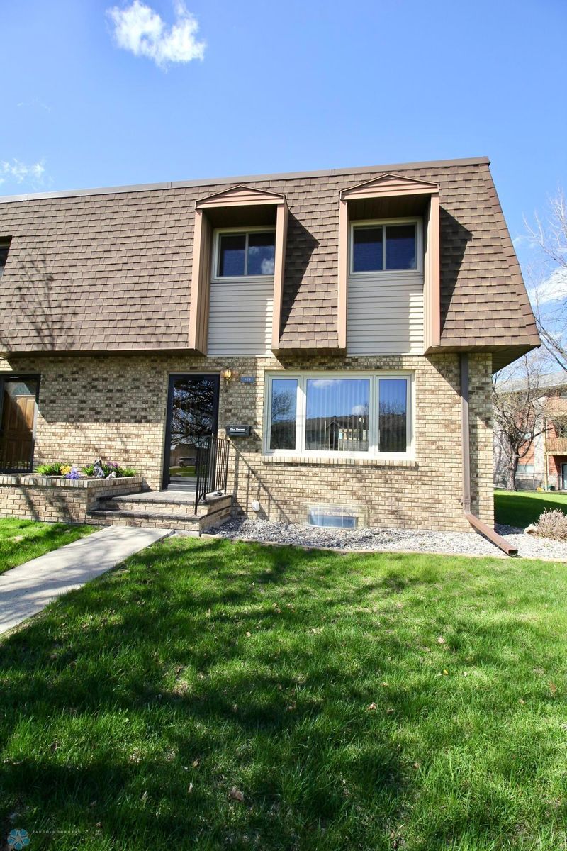 928 Belsly Blvd, Moorhead, MN 56560
