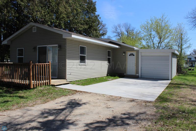 202 1 St SE, Ulen, MN 56585