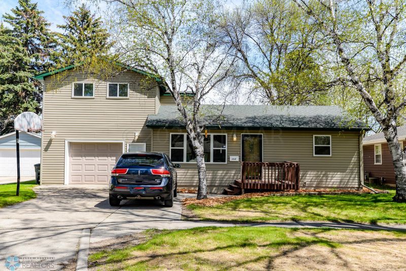 1312 19th St S, Moorhead, MN 56560