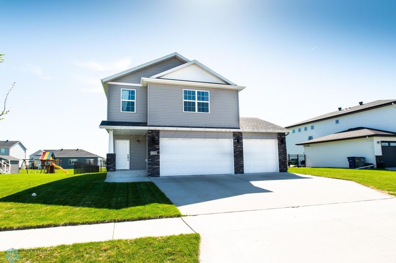 2130 41st St S, Moorhead, MN 56560