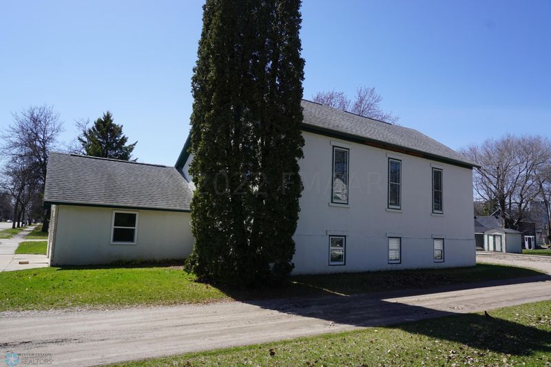 223 3 St NE, Barnesville, MN 56514