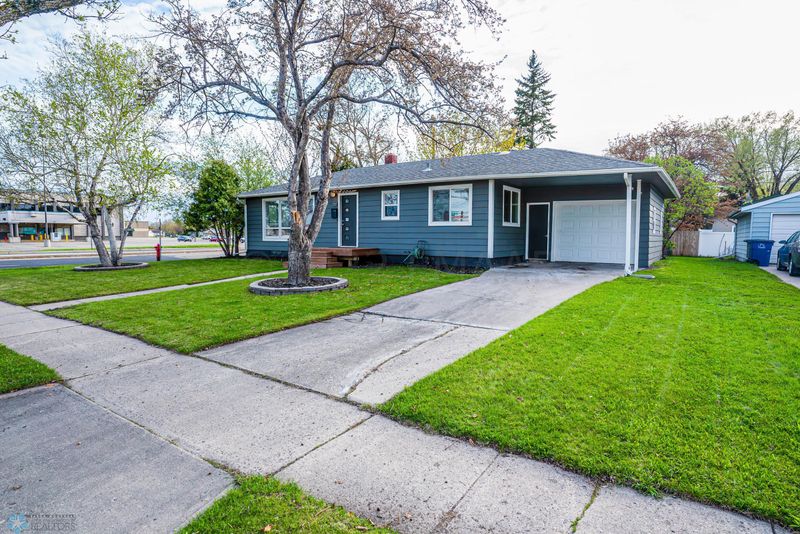 2315 8th St S, Moorhead, MN 56560