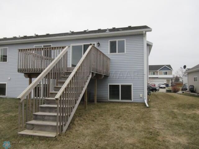 2250 35th St Cir S, Moorhead, MN 56560