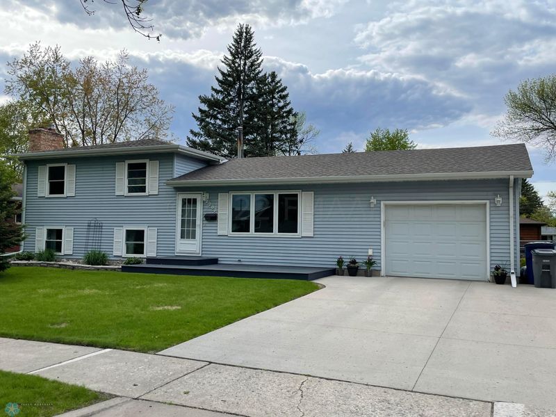2207 18 St S, Moorhead, MN 56560