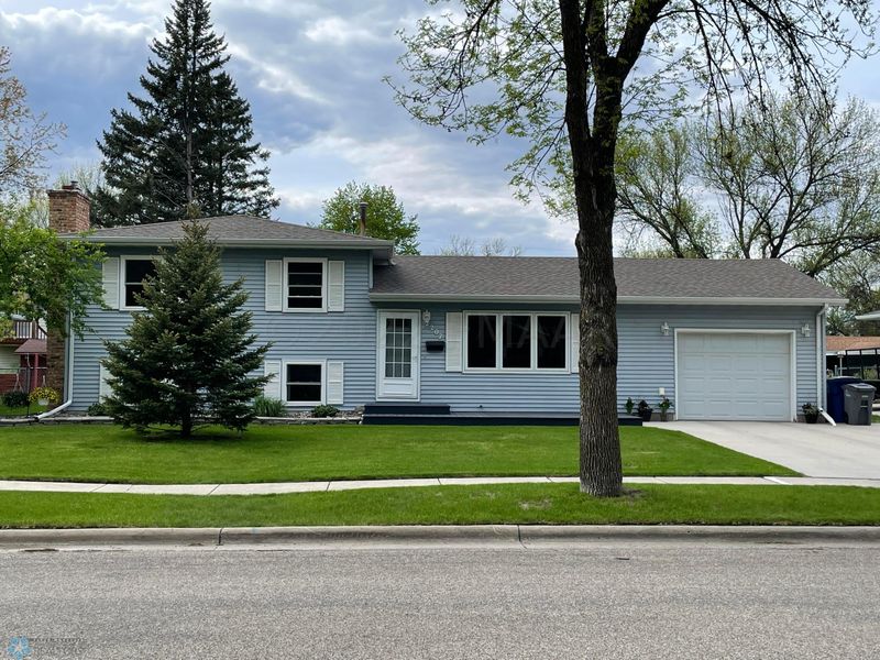 2207 18 St S, Moorhead, MN 56560