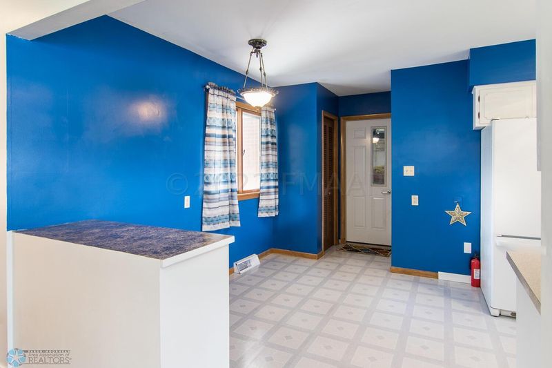 2514 13th St S, Moorhead, MN 56560