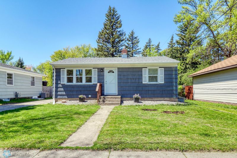 415 18th St S, Moorhead, MN 56560