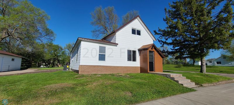 421 Curry Ave, Detroit Lakes, MN 56501