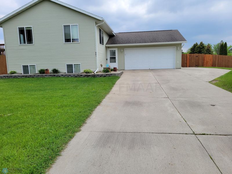 901 Main St, Hawley, MN 56549