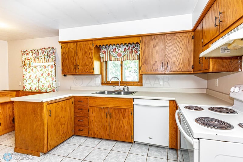 414 1st St, Wolverton, MN 56594