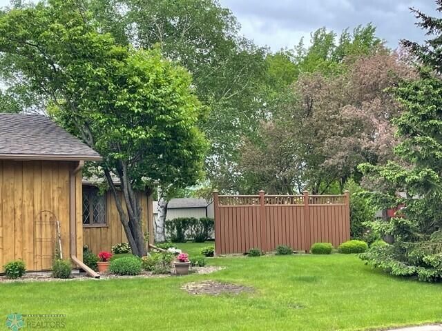 904 Oak St, Breckenridge, MN 56520