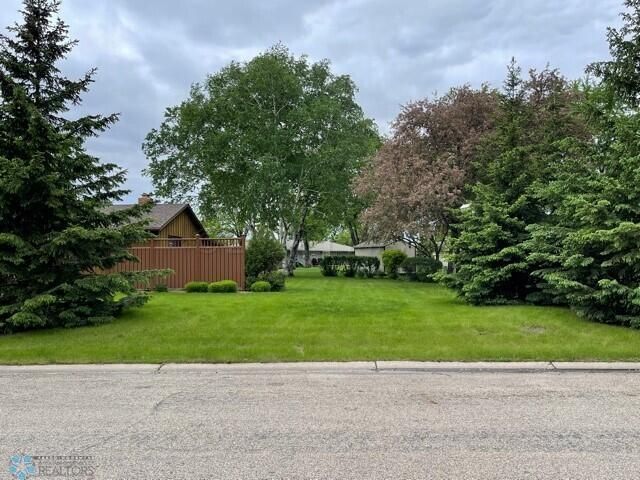 904 Oak St, Breckenridge, MN 56520