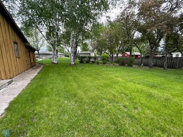 904 Oak St, Breckenridge, MN 56520