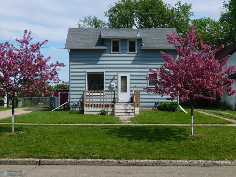 208 6th Ave S, Moorhead, MN 56560