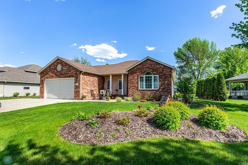 3638 Westmoor Dr, Moorhead, MN 56560