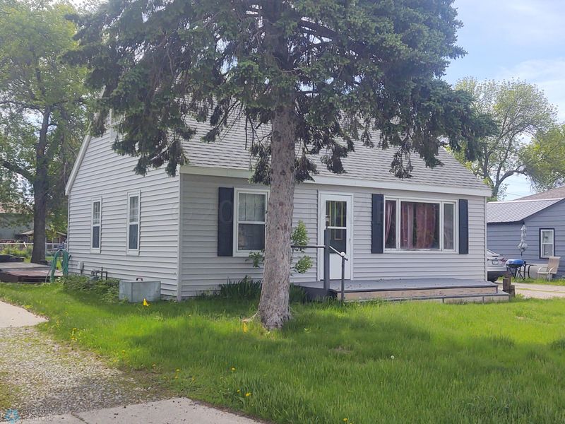 109 2 St NW, Dilworth, MN 56529