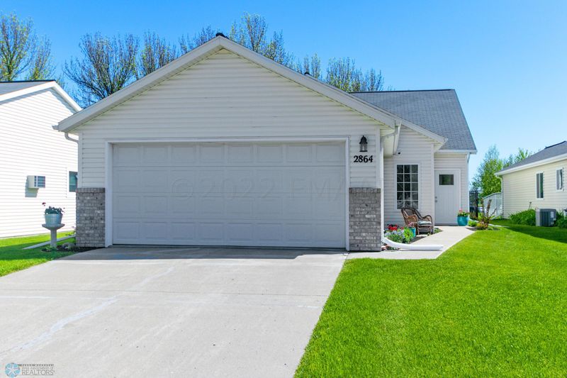 2864 35th St S, Moorhead, MN 56560