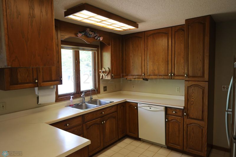 306 13th St N, Breckenridge, MN 56520