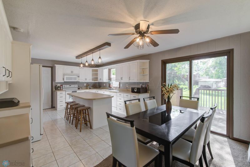 1709 6th St S, Moorhead, MN 56560