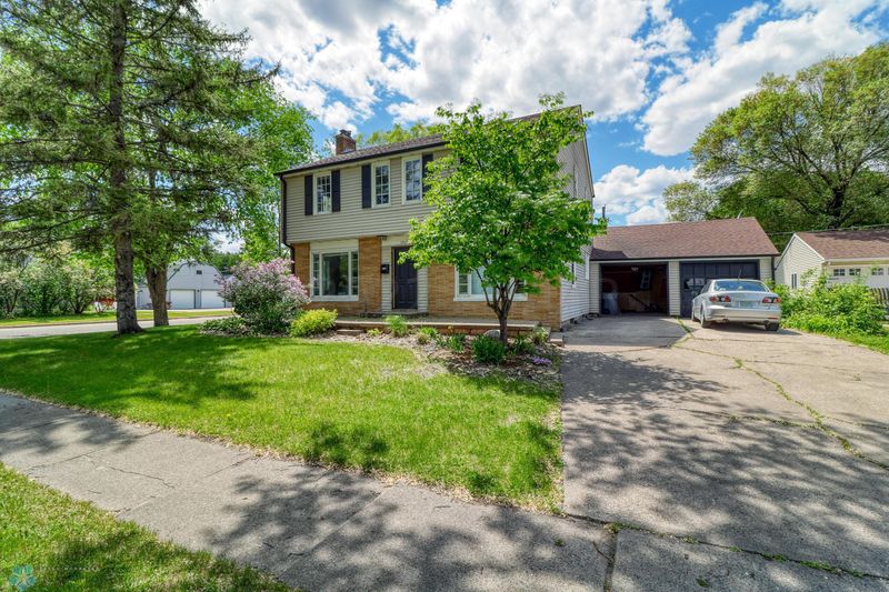 1519 5th St S, Moorhead, MN 56560