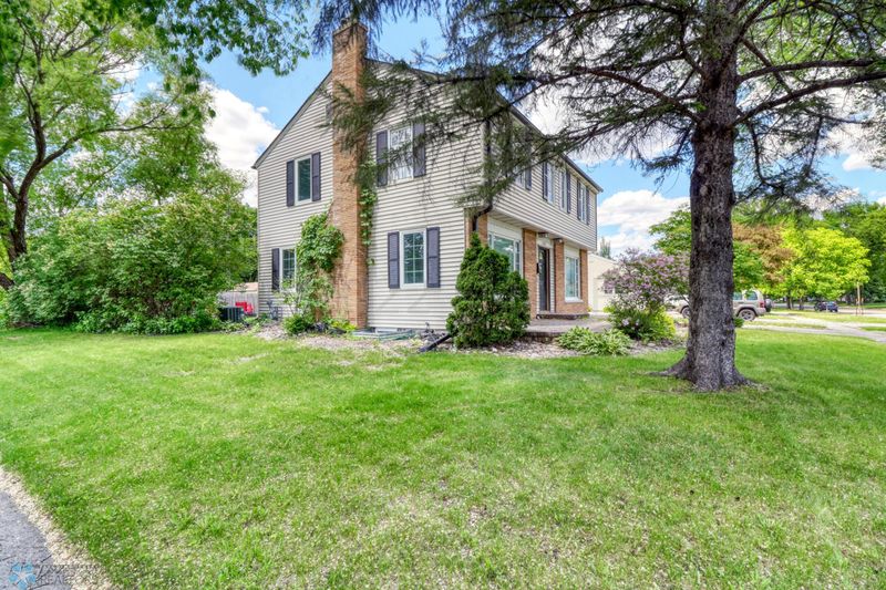 1519 5th St S, Moorhead, MN 56560