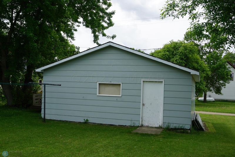 211 2nd Ave NW, Rothsay, MN 56579