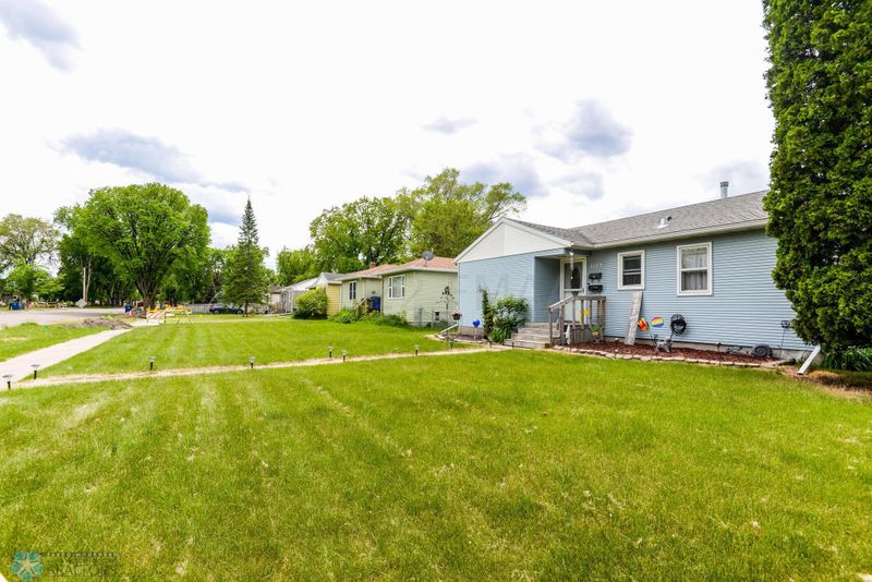 1123 13th St N, Moorhead, MN 56560