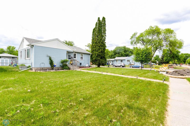 1123 13th St N, Moorhead, MN 56560