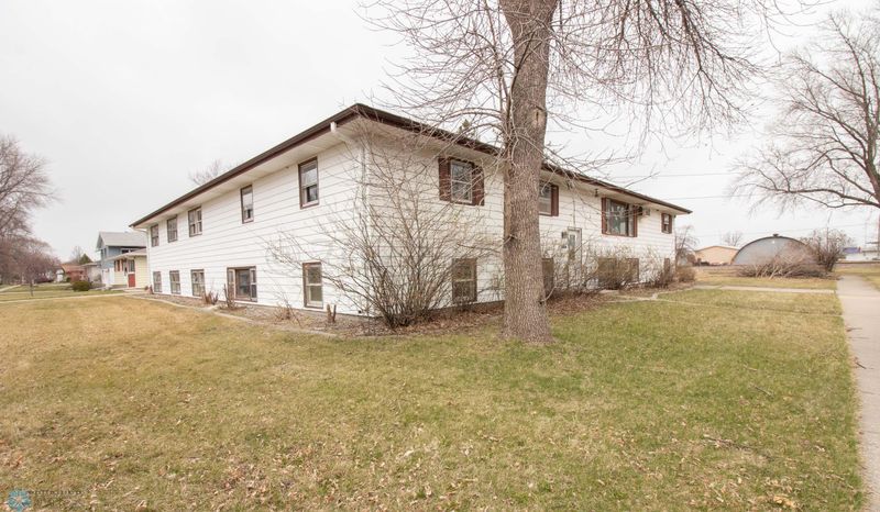 2004 8th Ave N, Moorhead, MN 56560