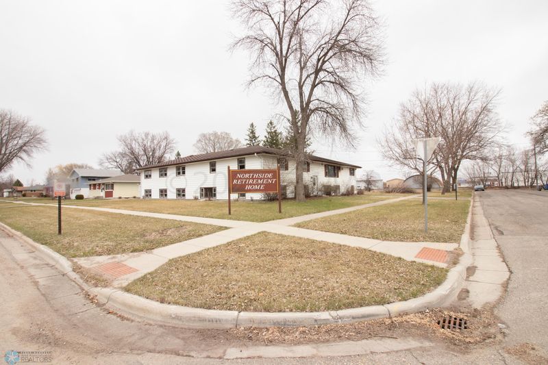 2004 8th Ave N, Moorhead, MN 56560
