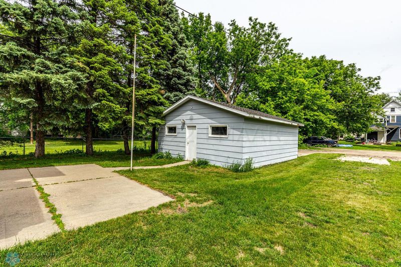 602 5th St S, Moorhead, MN 56560