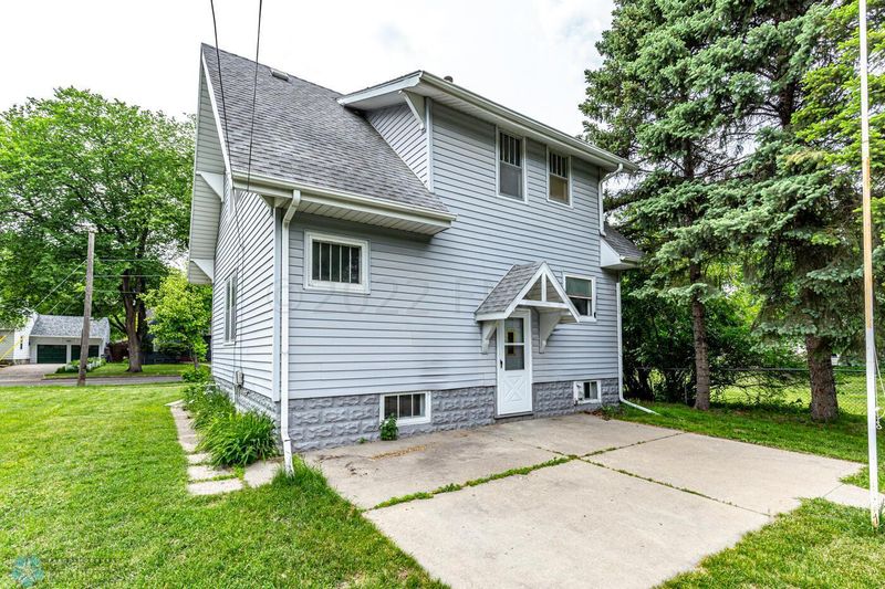 602 5th St S, Moorhead, MN 56560