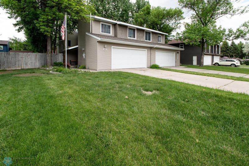 3007 22nd St S, Moorhead, MN 56560