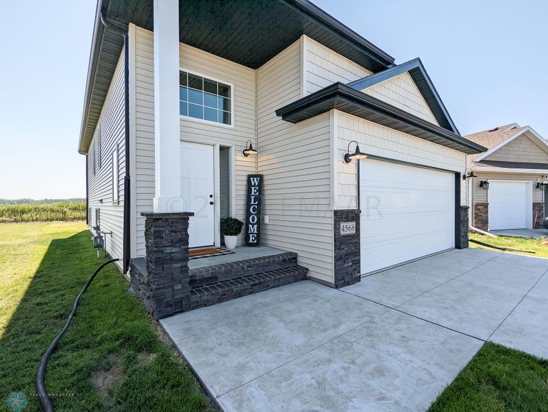 4568 19th St S, Moorhead, MN 56560