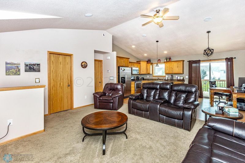 1550 35th Ave S, Moorhead, MN 56560