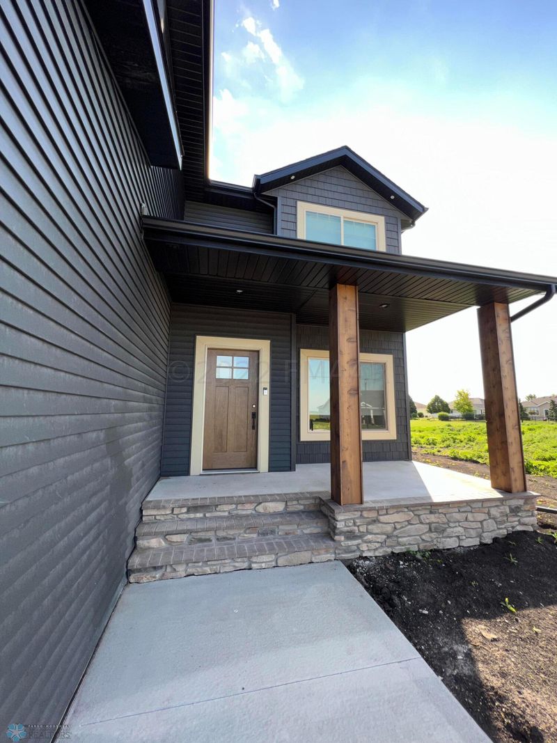 548 Hunters Dr S, Moorhead, MN 56560