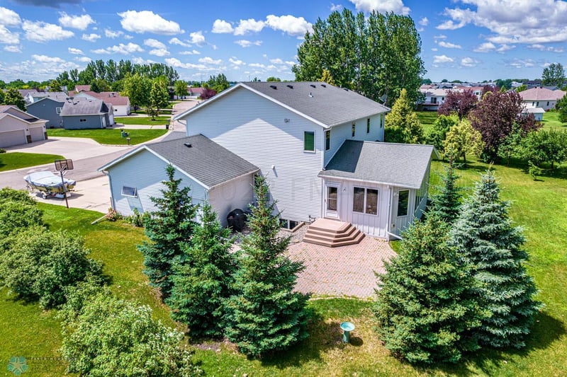 601 Kroshus Dr, Dilworth, MN 56529