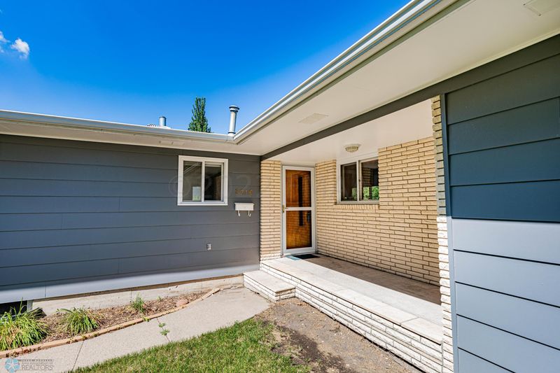 2216 14th St S, Moorhead, MN 56560