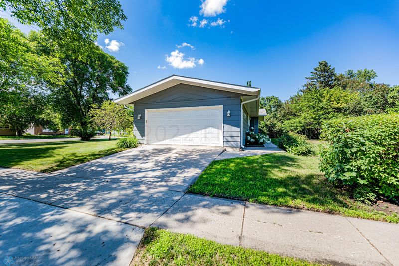 2216 14th St S, Moorhead, MN 56560