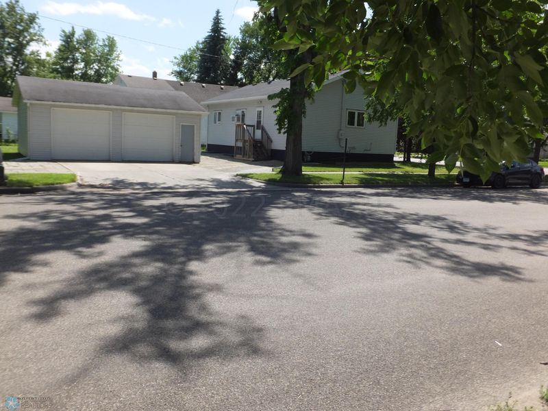 1024 11th St N, Moorhead, MN 56560