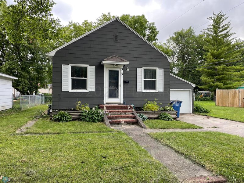 315 14th St S, Moorhead, MN 56560