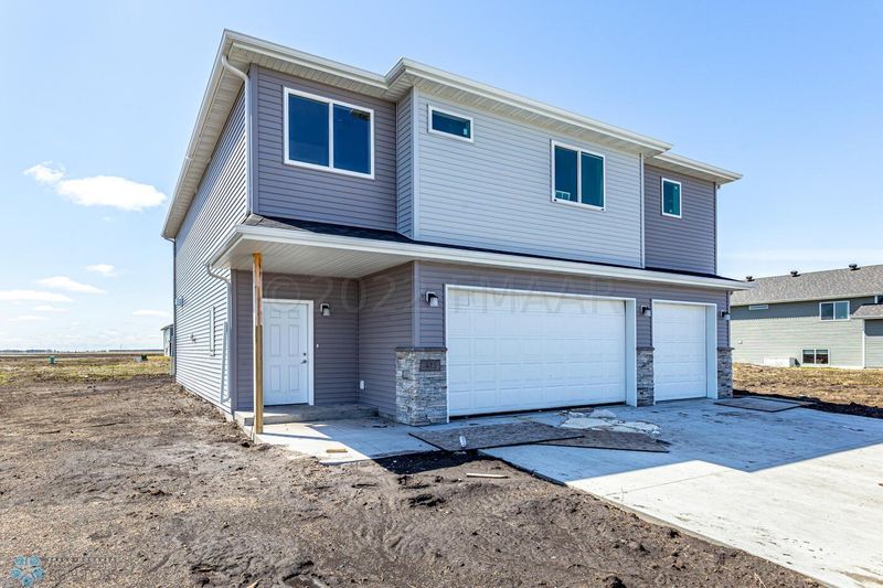 413 Hampton Dr W, Moorhead, MN 56560