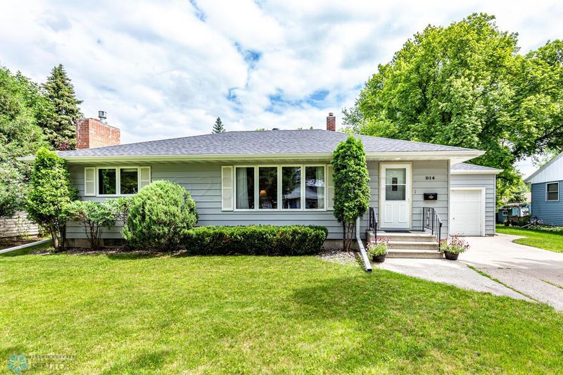 914 1st St S, Moorhead, MN 56560