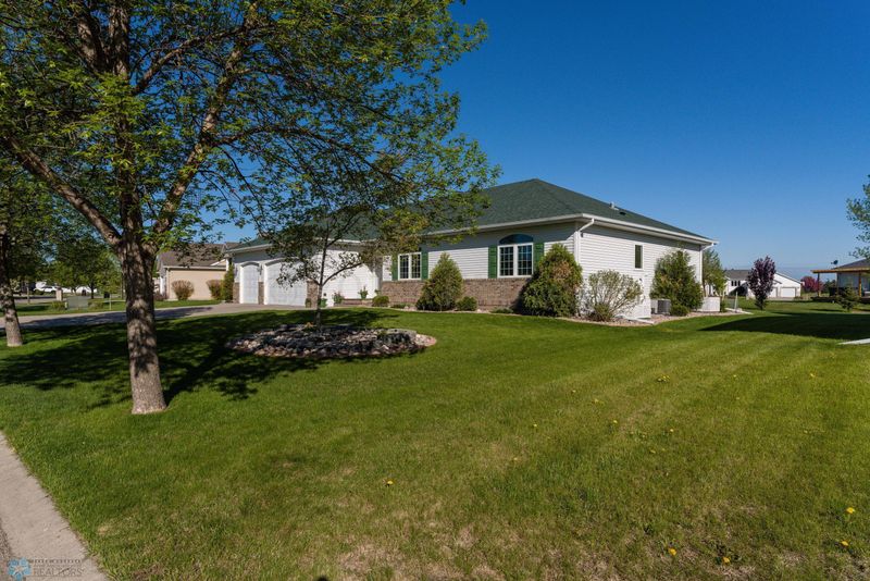 3140 9th Ave S, Moorhead, MN 56560